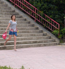 Charger l'image dans la galerie, Miniskirt Rosée sauvage du matin ensoleillé